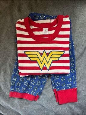 Women’s Hanna Andersson Wonder Woman Pajama Set, Small
